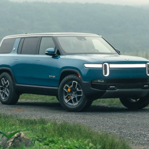 2025 Rivian R1S