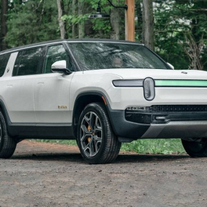 2025 Rivian R1S